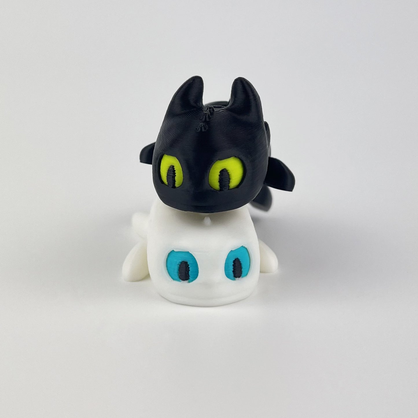 Set Figurine 3D Baby Dragons Toothless si LightFury – How to Train Your Dragon, 8 cm