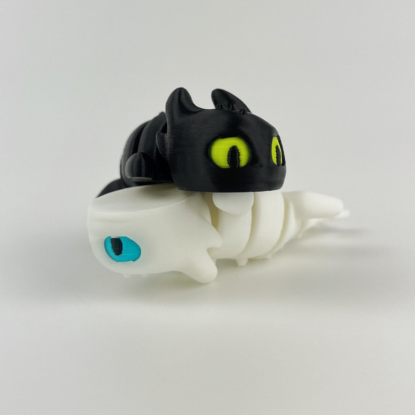 Set Figurine 3D Baby Dragons Toothless si LightFury – How to Train Your Dragon, 8 cm
