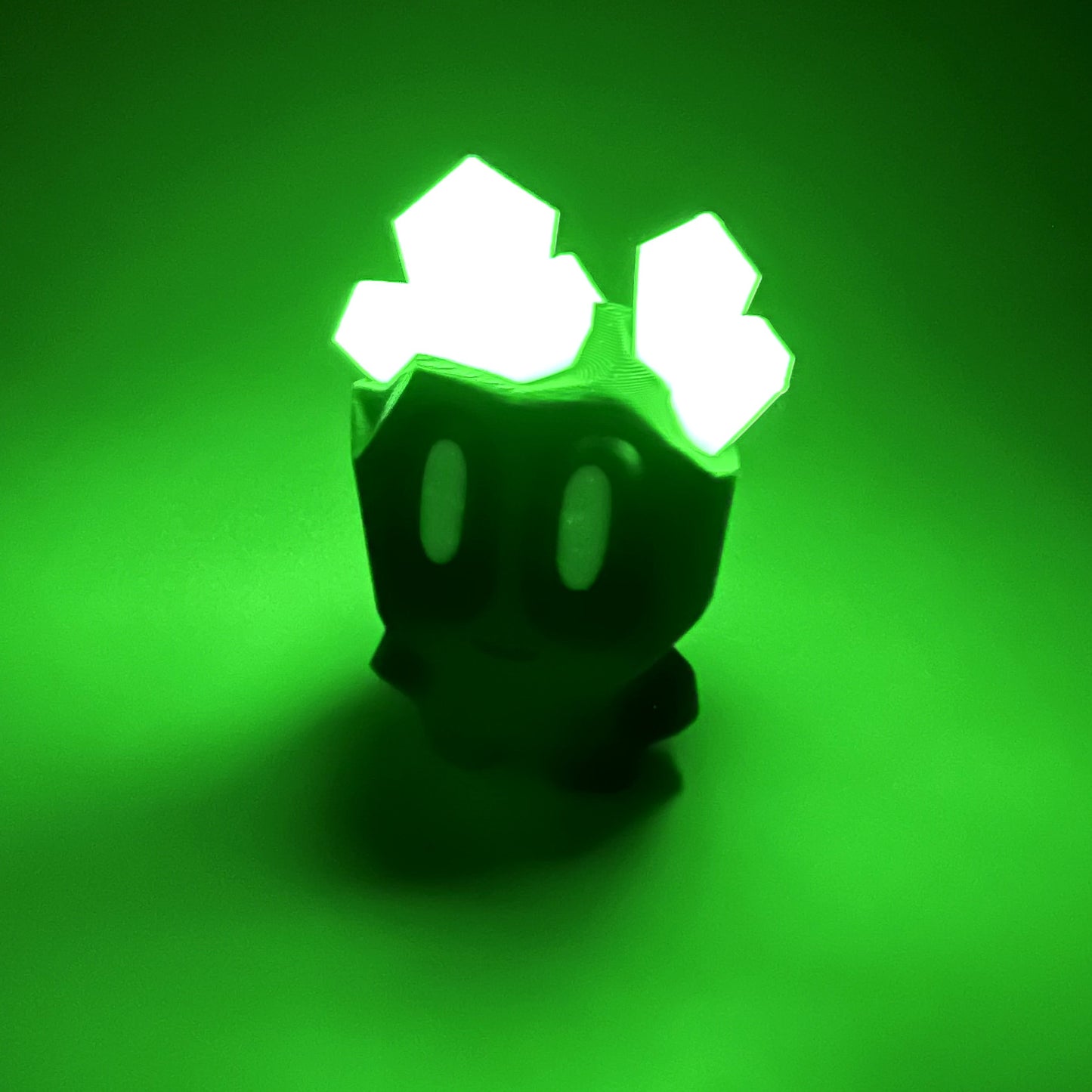 Figurina Pet Rock 3D, cu Cristale Fosforescente si Cutie de Depozitare