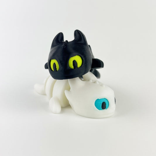Set Figurine 3D Baby Dragons Toothless si LightFury – How to Train Your Dragon, 8 cm