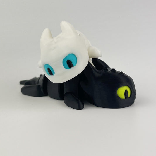 Set Figurine 3D Baby Dragons Toothless si LightFury – How to Train Your Dragon, 8 cm